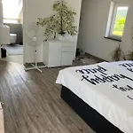 Jeannette Ideal Fuer Geschaeftsreisende, Wlan Und Rechnung Moeglich Apartament