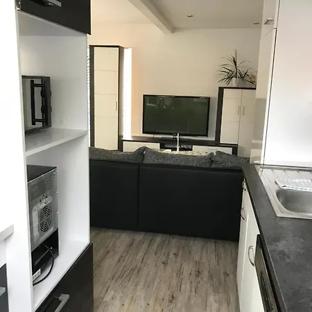 Jeannette Ideal Fuer Geschaeftsreisende, Wlan Und Rechnung Moeglich דירה *