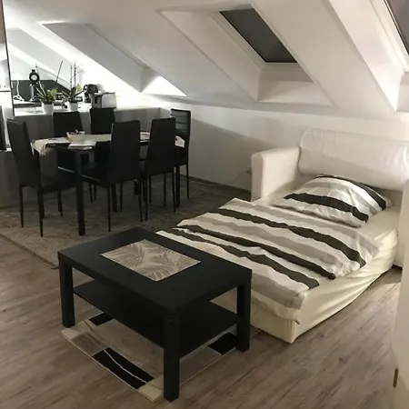 Jeannette Ideal Fuer Geschaeftsreisende, Wlan Und Rechnung Moeglich באלינגן