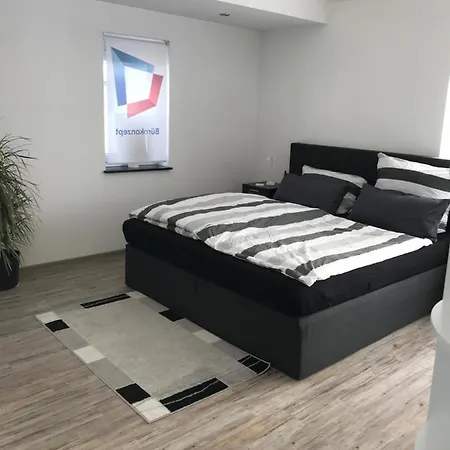 Jeannette Apartment *