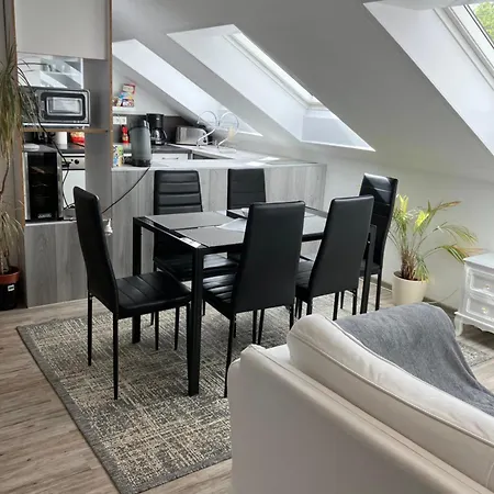 Jeannette Ideal Fuer Geschaeftsreisende, Wlan Und Rechnung Moeglich *